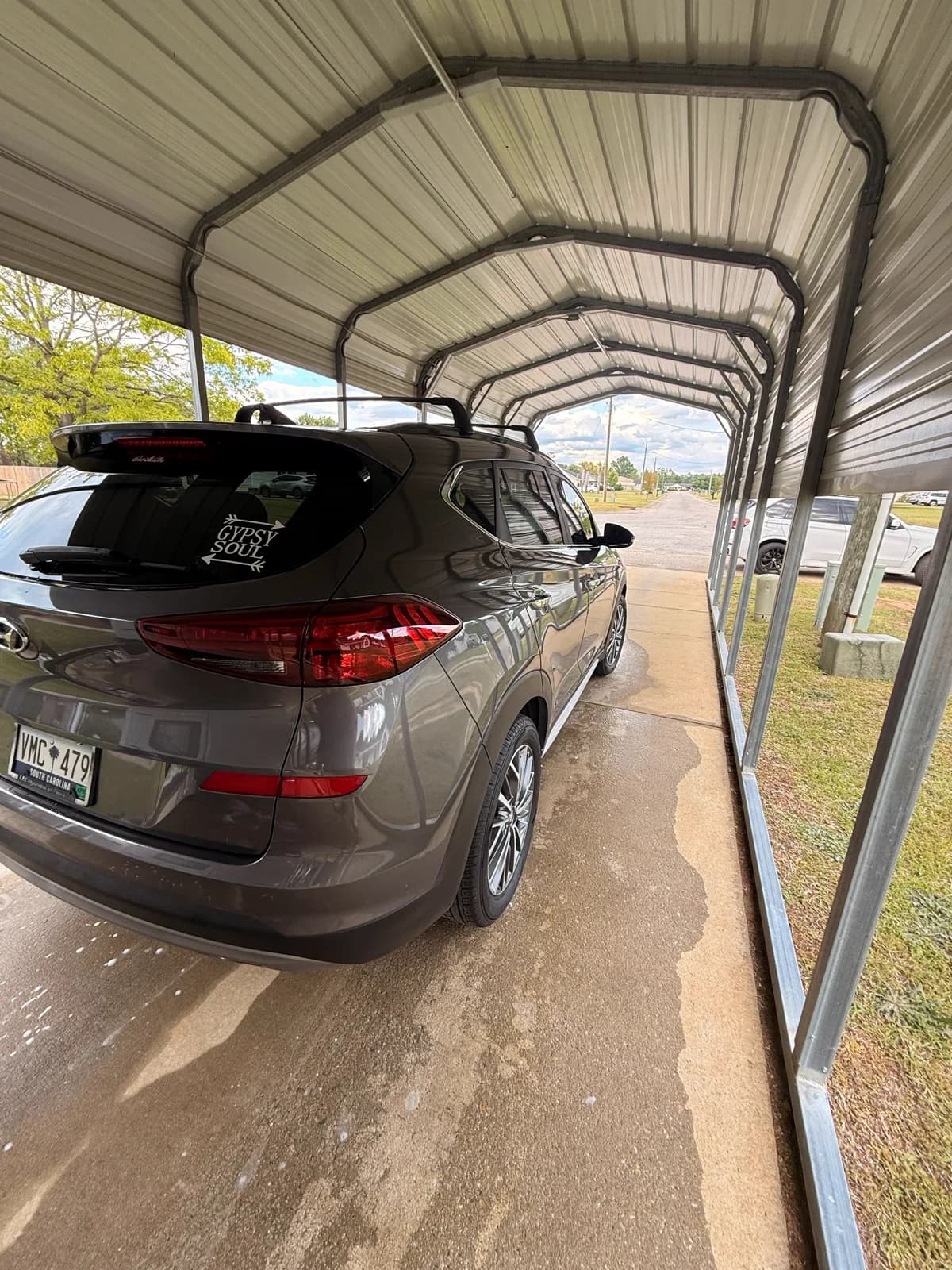 Detailed SUV, rear three-quarter